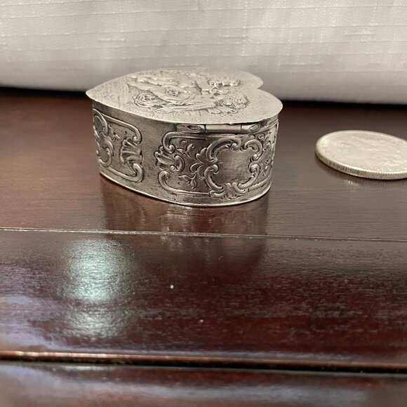 German .800 silver heart shaped trinket box, post 1888 - Picture 5 of 7
